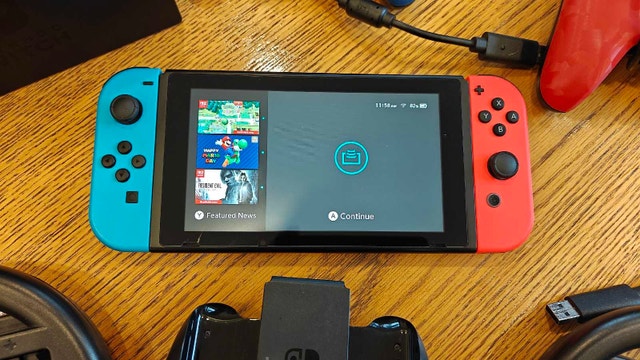 Original Nintendo Switch Bundle - Great Condition - photo 2