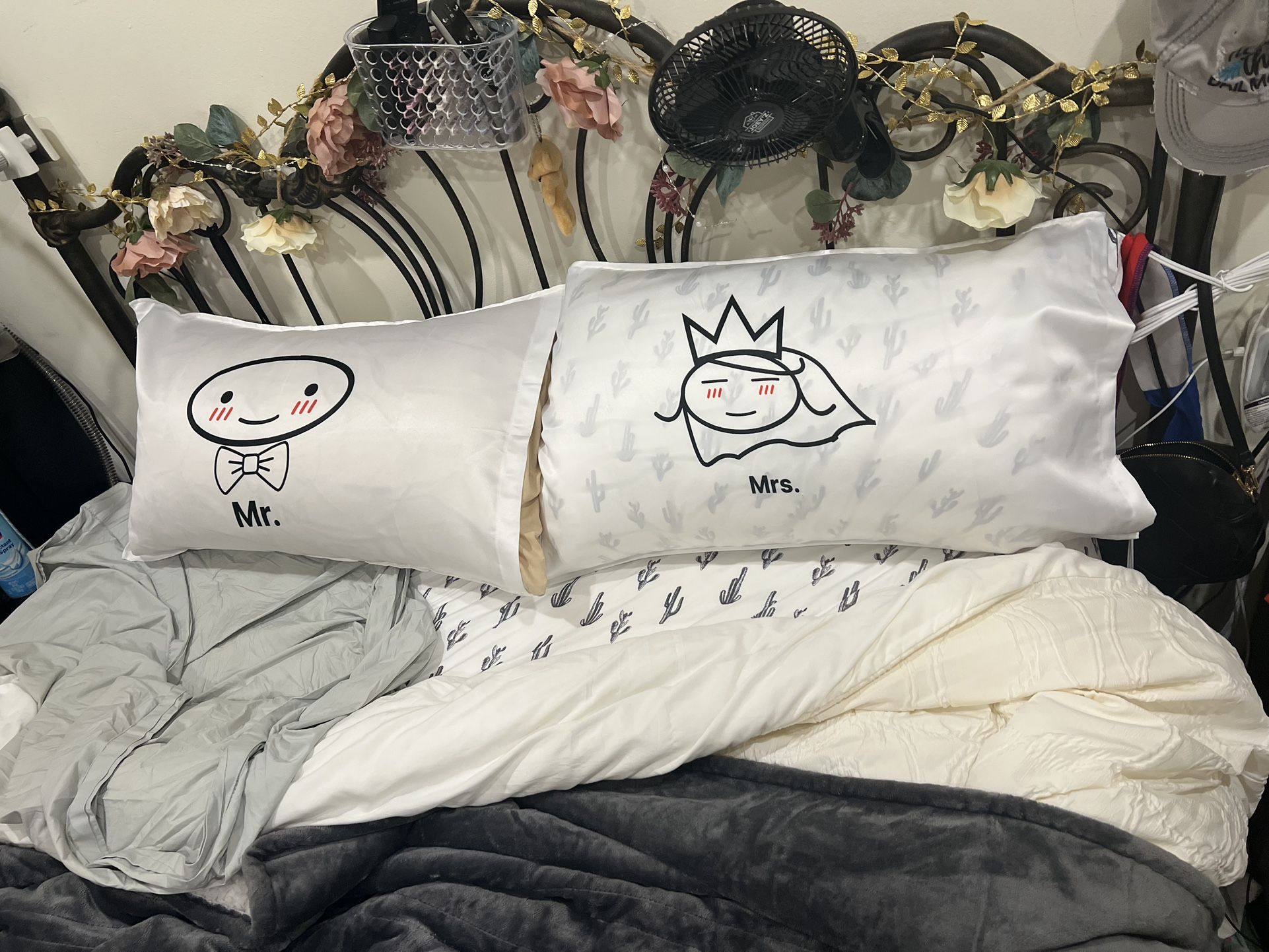 Mr & Mrs Satin Pillowcases Set of 2 - photo 3