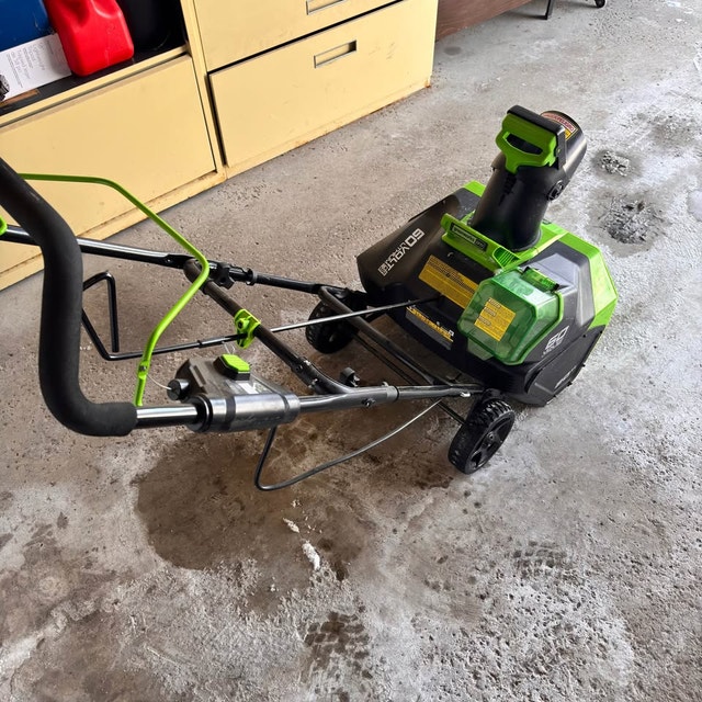 GREENWORKS 60V 20 Inch Cordless Snow Blower - photo 2