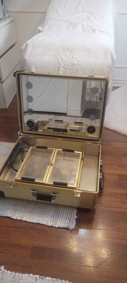 LED Light Makeup Box with Stand and Speakers - photo 3
