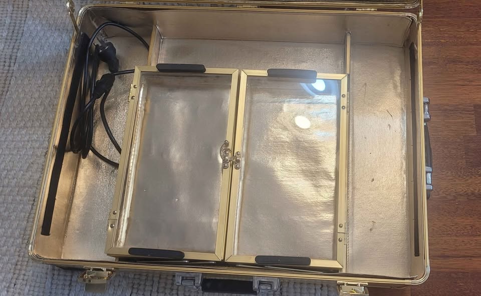 LED Light Makeup Box with Stand and Speakers - photo 4