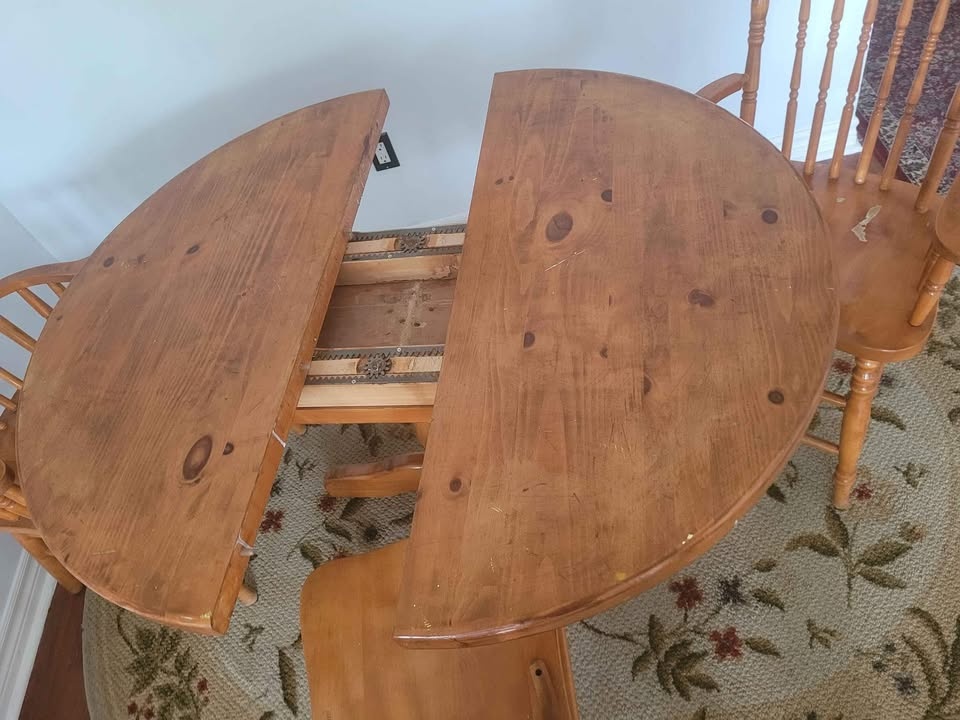 Real wood table and 3 chairs - photo 3