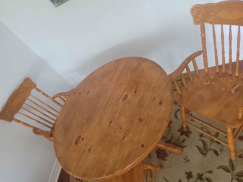 Real wood table and 3 chairs - photo 4