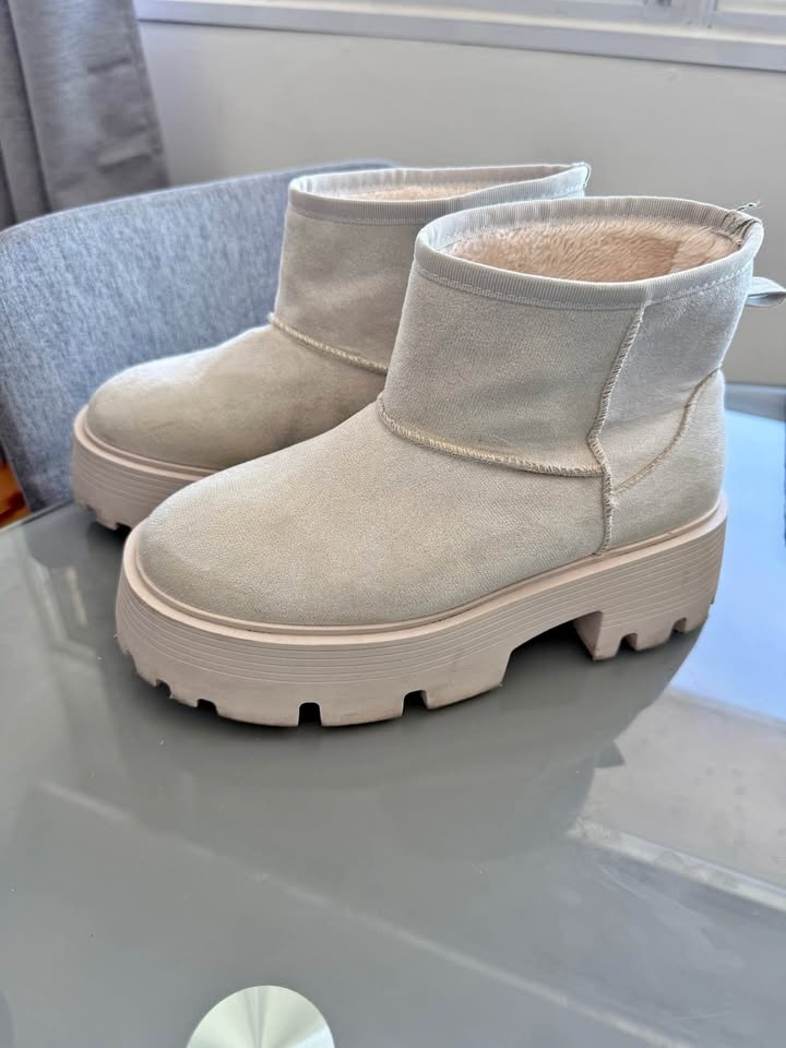 White boots women size 9
