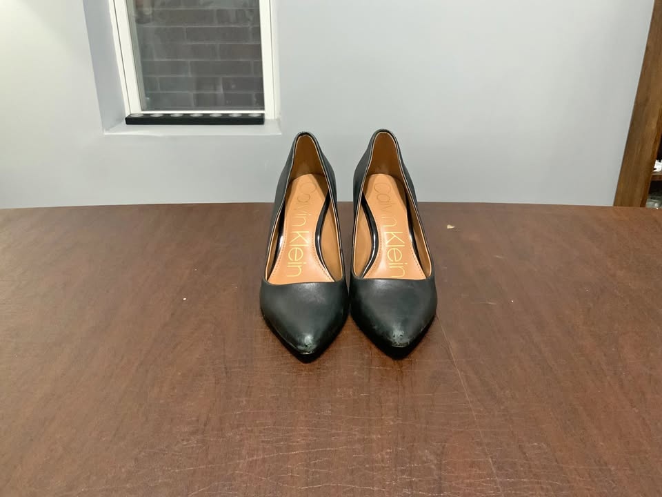 Calvin Klein Kirstin Black Leather Pointed Toe Pumps Women's 6