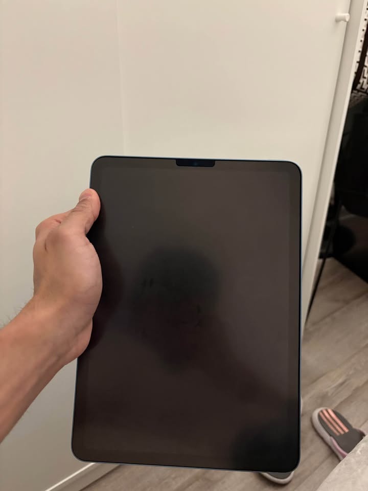 iPad Air (5th Generation) - photo 2
