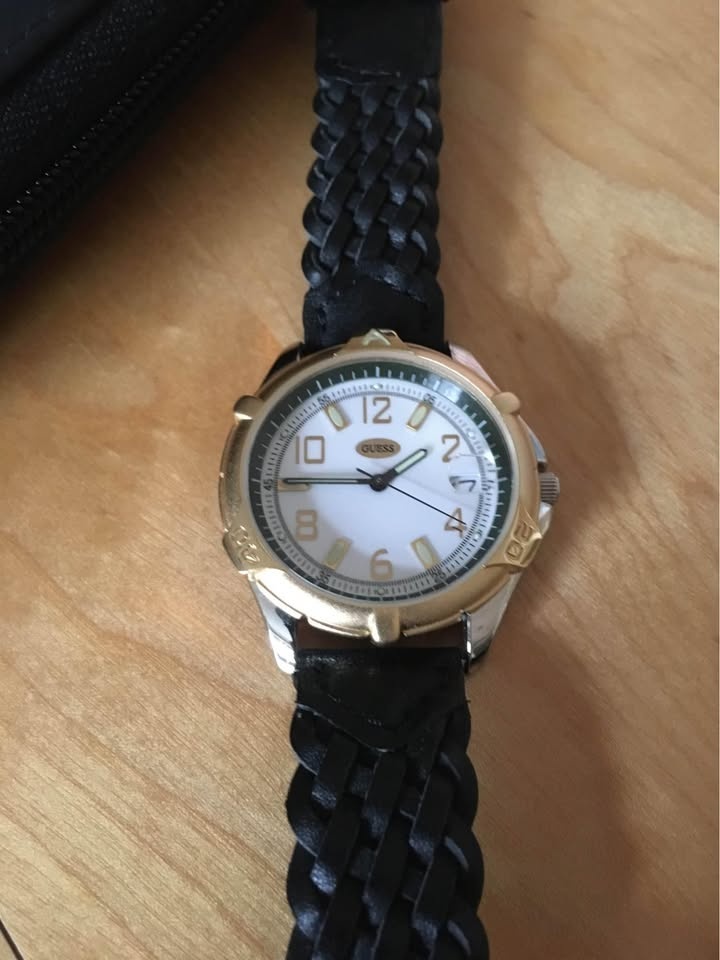 Brand New Unisex GUESS Gold/Silver Watch w/Black Leather Strap & - photo 2