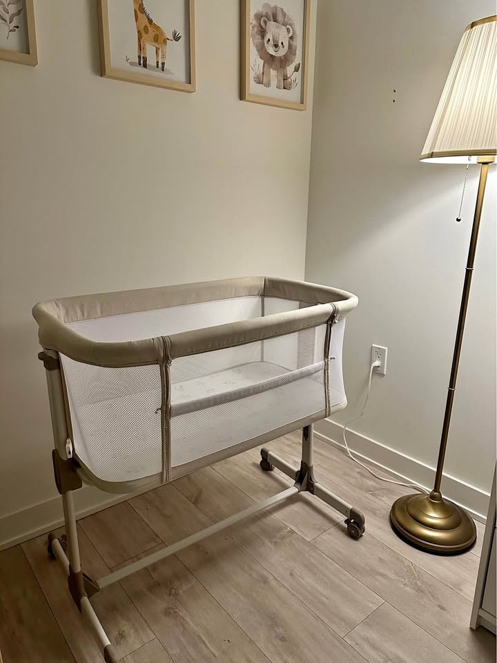 Fodoss Adjustable Bedside Bassinet Sleeper - All-Mesh & Portable