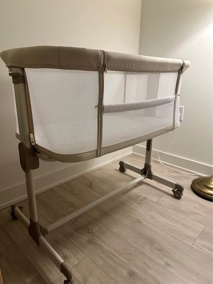 Fodoss Adjustable Bedside Bassinet Sleeper - All-Mesh & Portable - photo 3