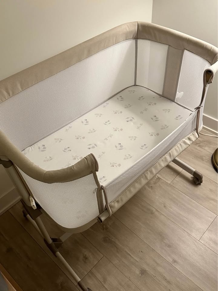 Fodoss Adjustable Bedside Bassinet Sleeper - All-Mesh & Portable - photo 5