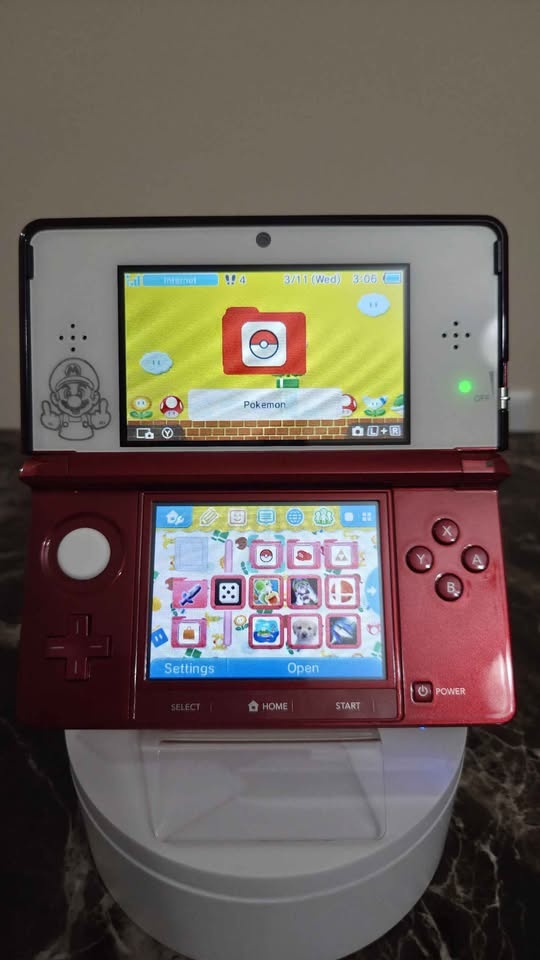 Modded Flame Red 3DS with Mario Etching, 32GB SD - photo 4