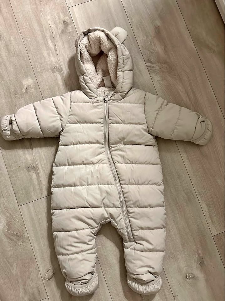 BRAND NEW H&M Baby Pile-Lined Snowsuit – Never Used
