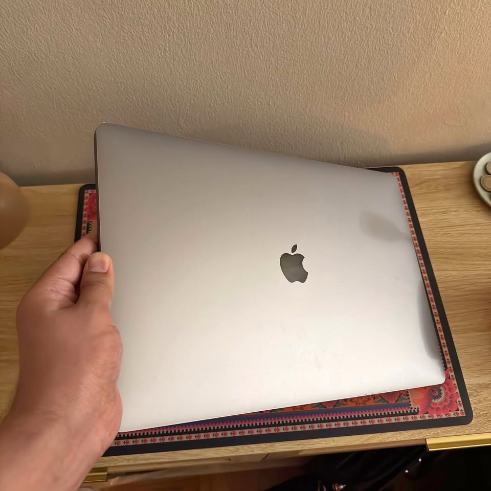 Apple MacBook Pro 2019 16-inch i9 32GB 1TB Silver