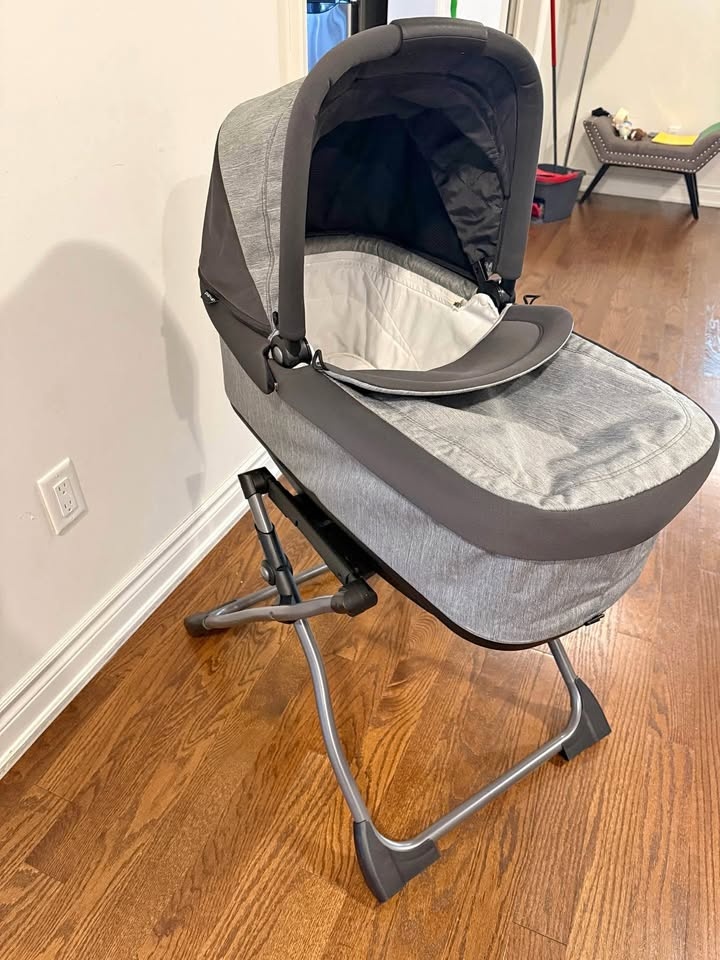 Peg Perego Pop-Up Bassinet with Stand and Mattress