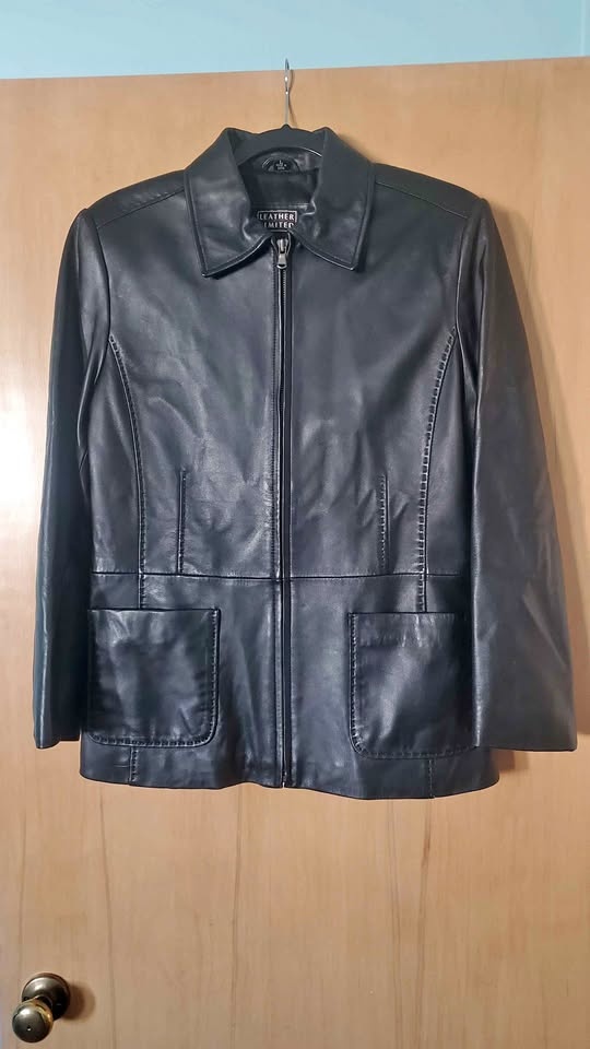 Vintage Women's Black Leather Limited Jacket - Size Large