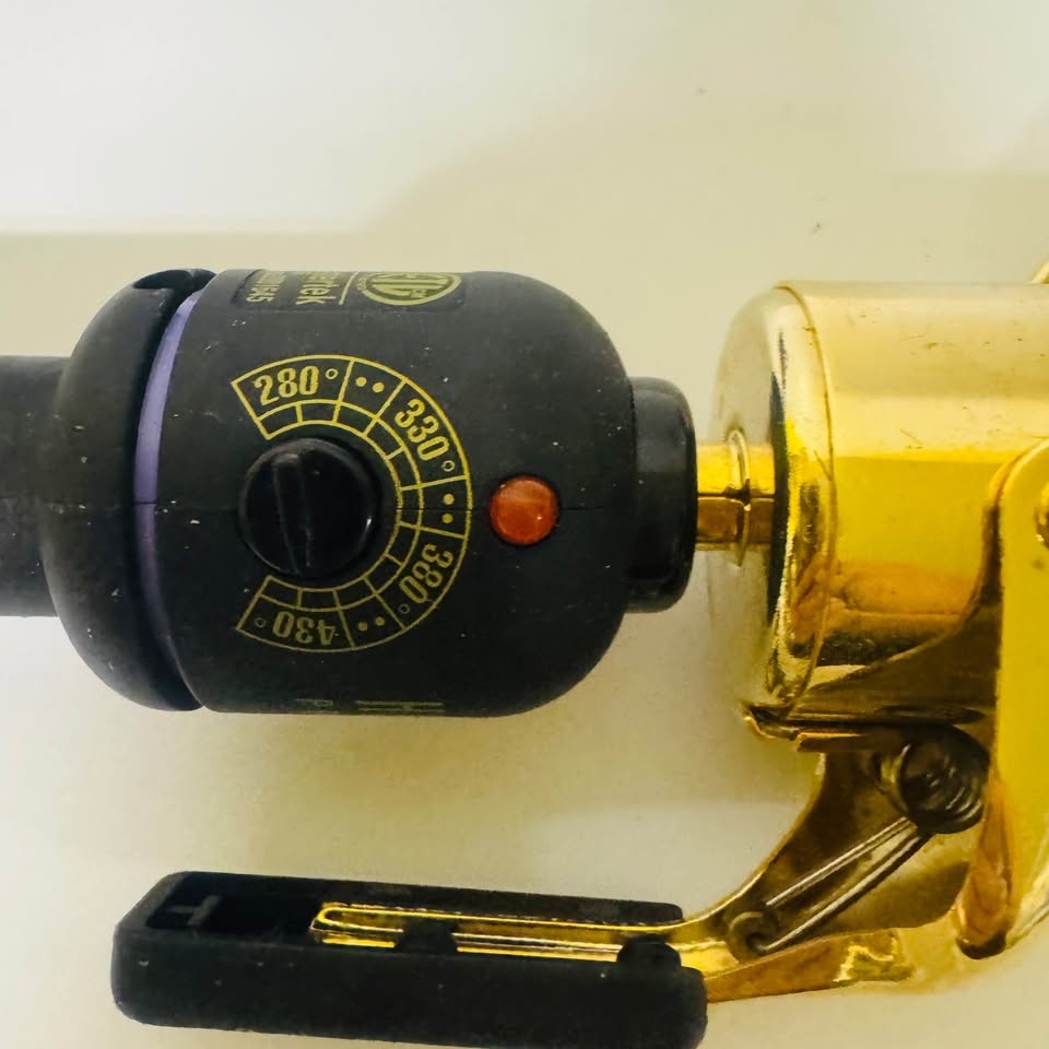 Hot Tools Professional Gold Curling Iron 1.5” XLong Barrel - photo 3