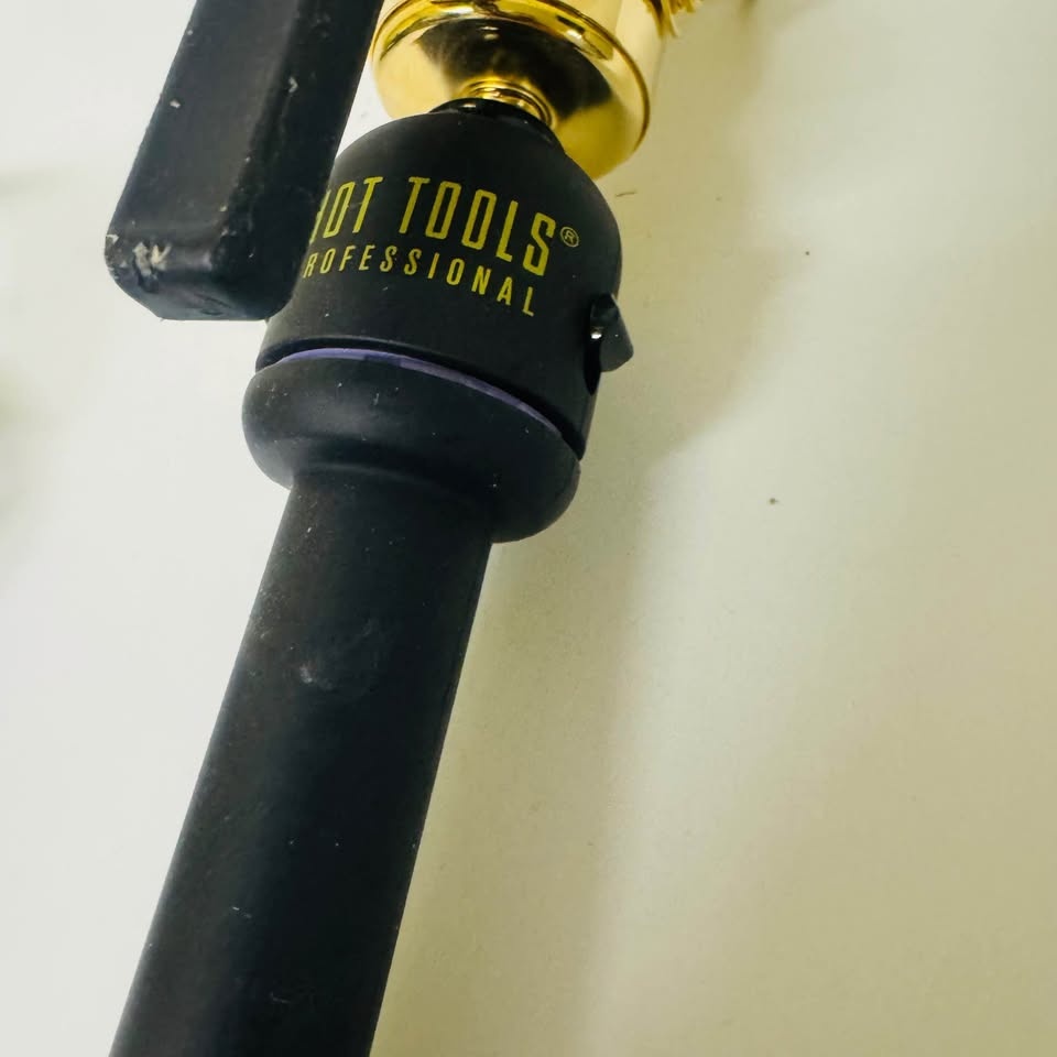 Hot Tools Professional Gold Curling Iron 1.5” XLong Barrel - photo 4