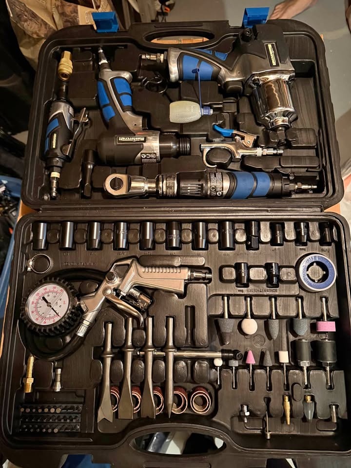 Mastercraft 100 pc Pneumatic Tool Kit
