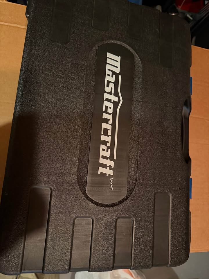 Mastercraft 100 pc Pneumatic Tool Kit - photo 2