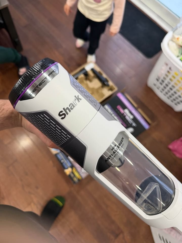 Shark Detect Pro Cordless Vacuum not charging - photo 3