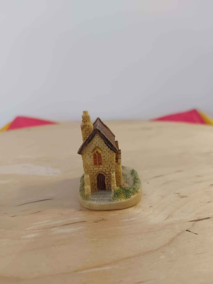 Vintage Cottage Miniature - photo 2