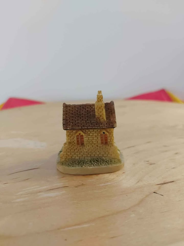 Vintage Cottage Miniature - photo 3