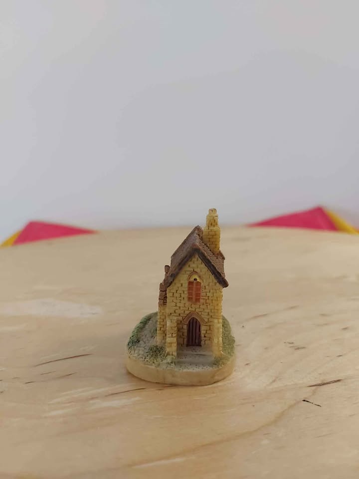 Vintage Cottage Miniature - photo 4