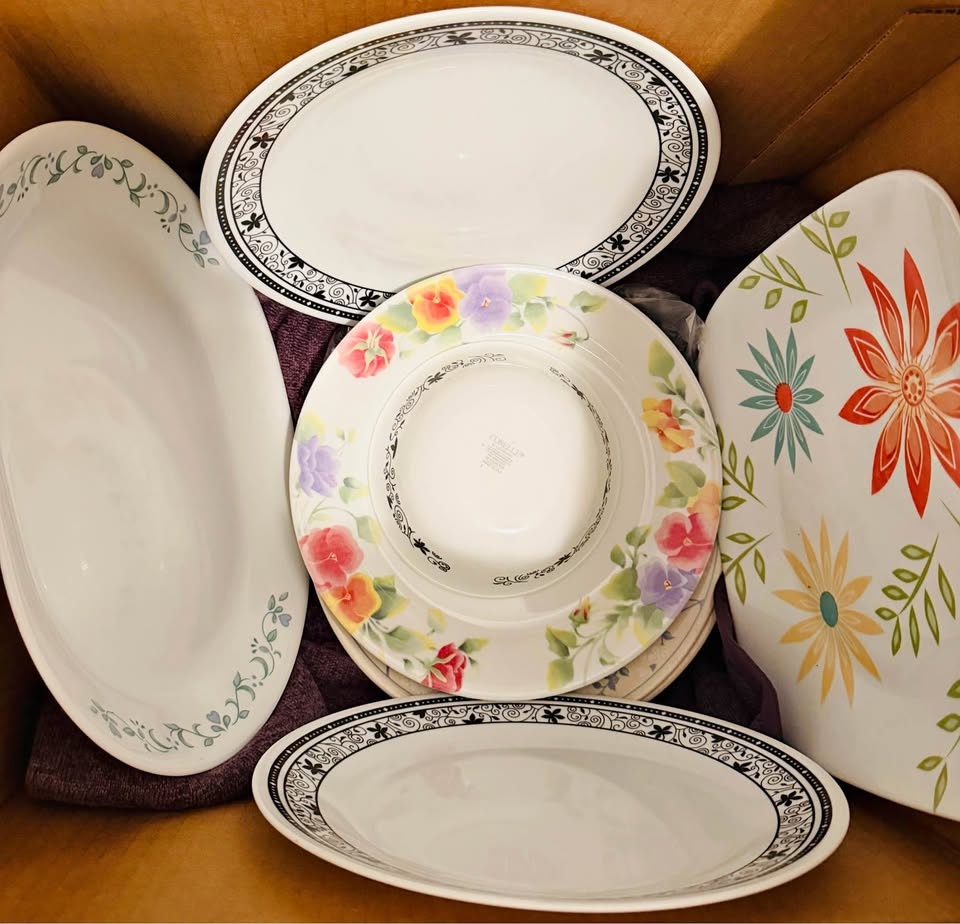 Corelle Dinnerware Set + 2 Floral Plates – 10 Pieces 🍽️✨