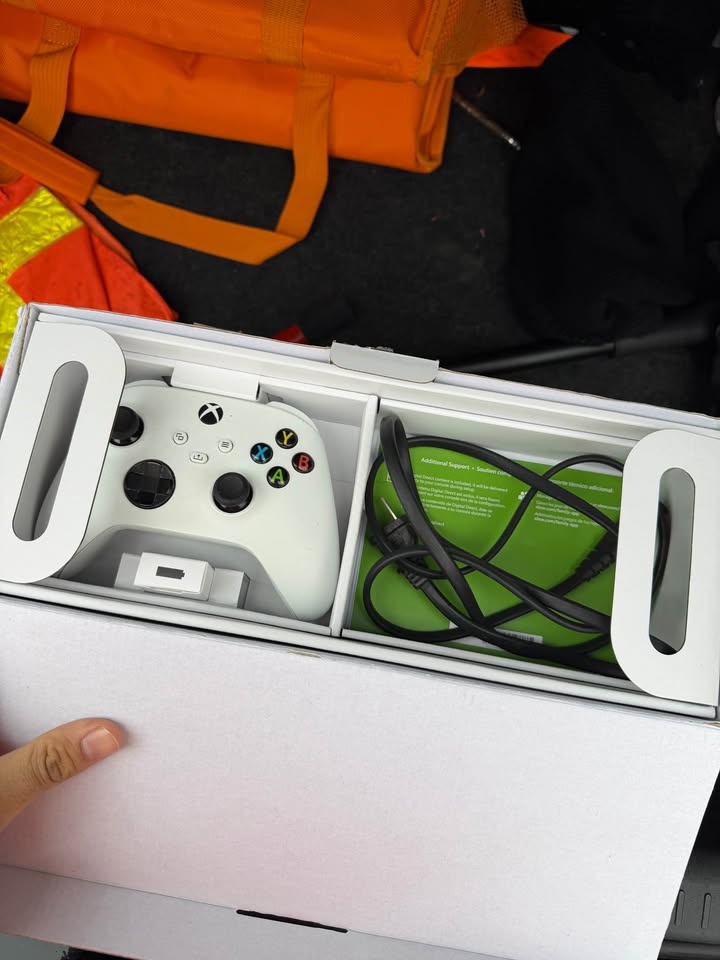 Xbox Series S for Sale - Read Description! - photo 2