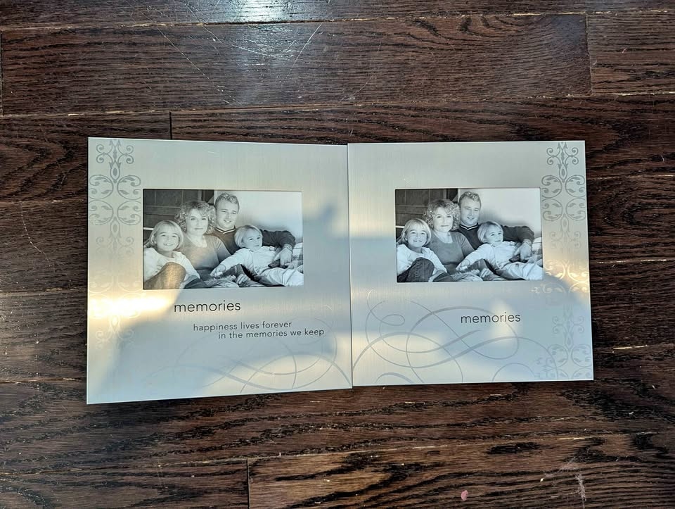 Photo album with matching picture frame. 4x6 pictures.
