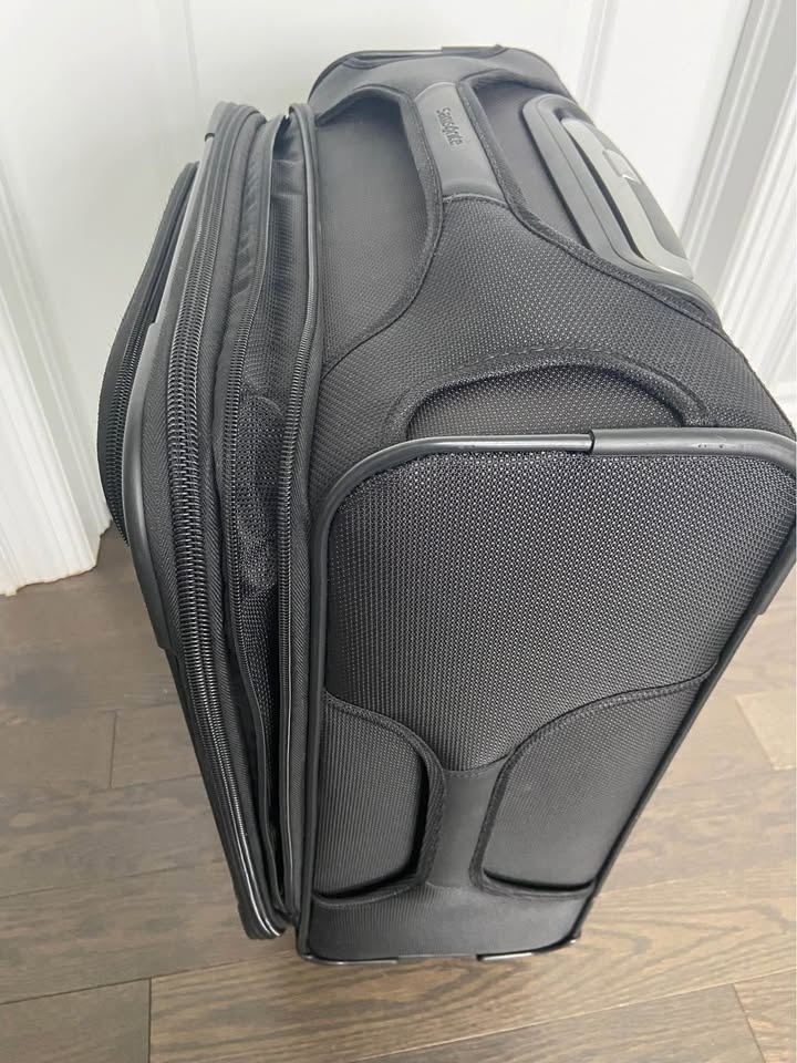 Carry-On Luggage with 4 Wheels - photo 3
