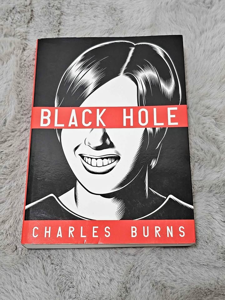 Black Hole — Graphic Novel (Paperback)