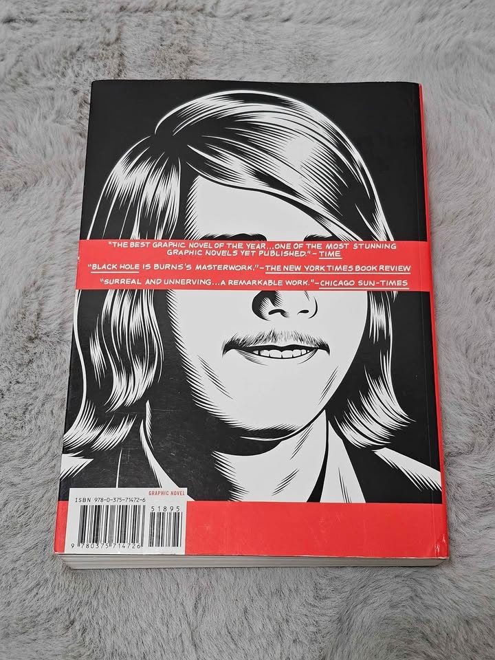 Black Hole — Graphic Novel (Paperback) - photo 2