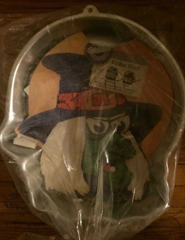 Witch cake pan