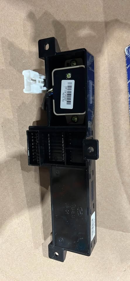 New Driver Side Power Seat Switch for 2006-2009 Hyundai Santa Fe - photo 5