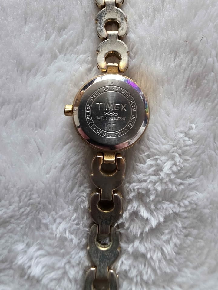 Vintage Timex Water Resistant Watch - photo 2