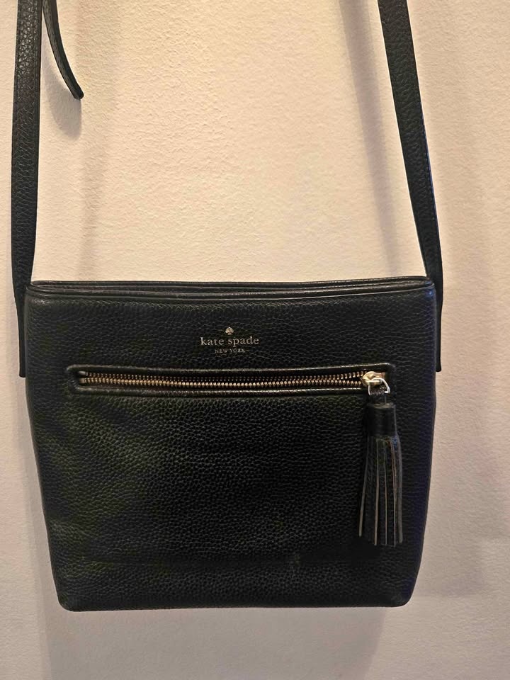 KATE SPADE BLACK CROSS BODY BAG $80