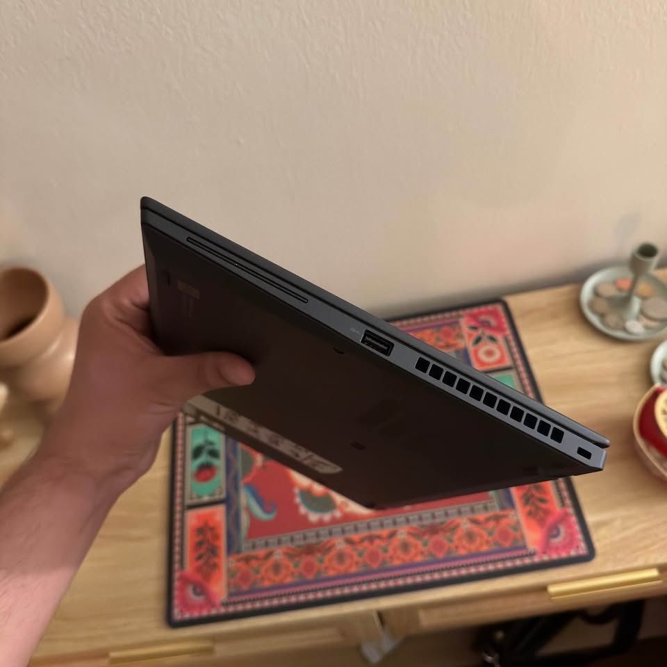 Lenovo T14s - i7 11th Gen - 16/256 GB - Magnesium Chassis - photo 2