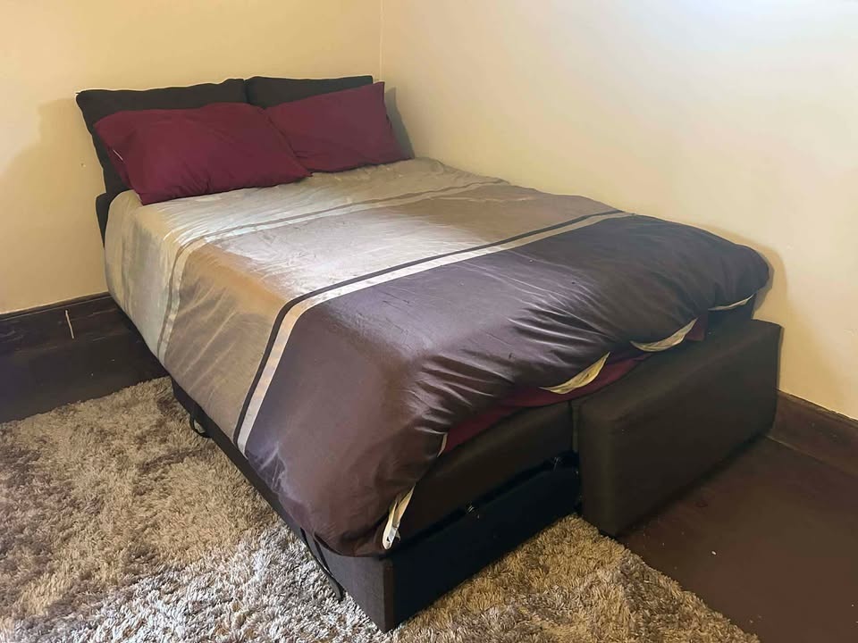 Ottoman Double Bed Smoke Free Pet Free - photo 2