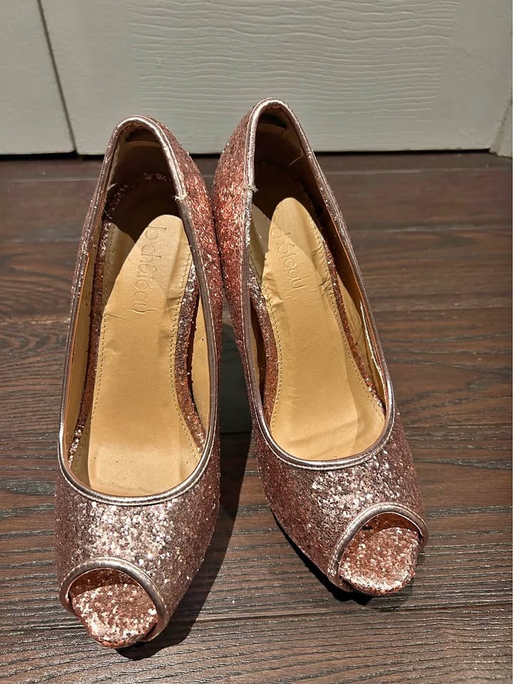 Cute Stiletto Heels (Le Chateau) Size 7