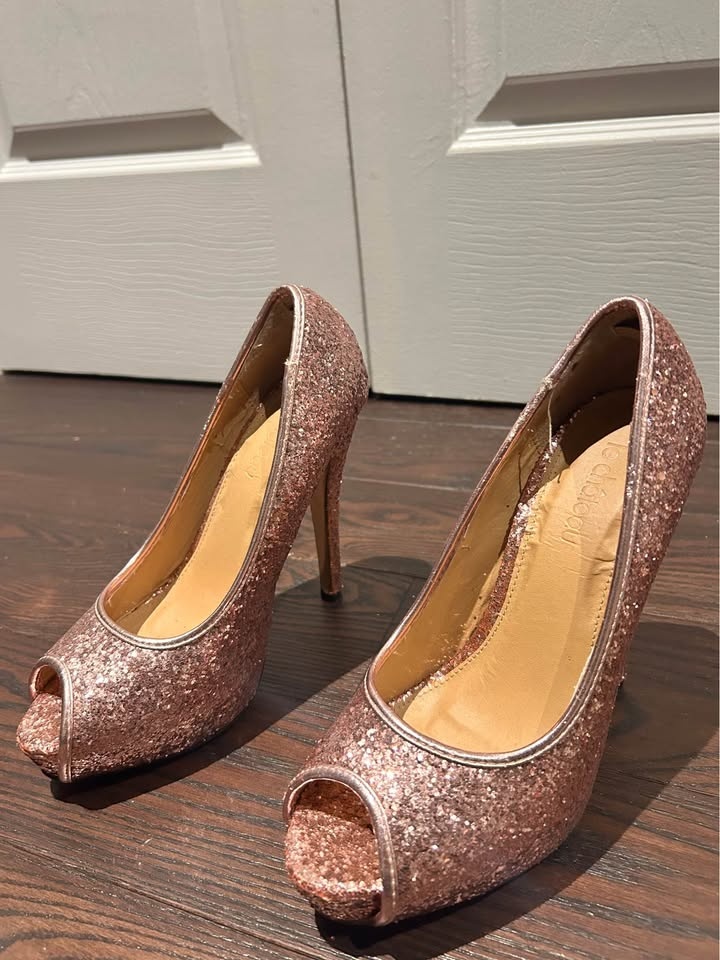 Cute Stiletto Heels (Le Chateau) Size 7 - photo 3