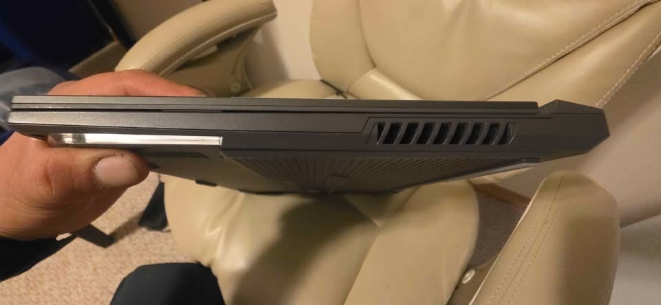 ASUS ROG Strix Gaming Laptop - photo 4