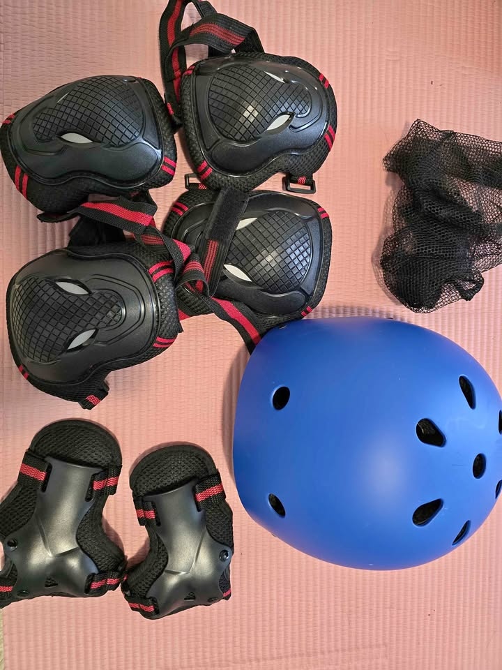 Protective Gear Set - Blue Helmet & Black Pads