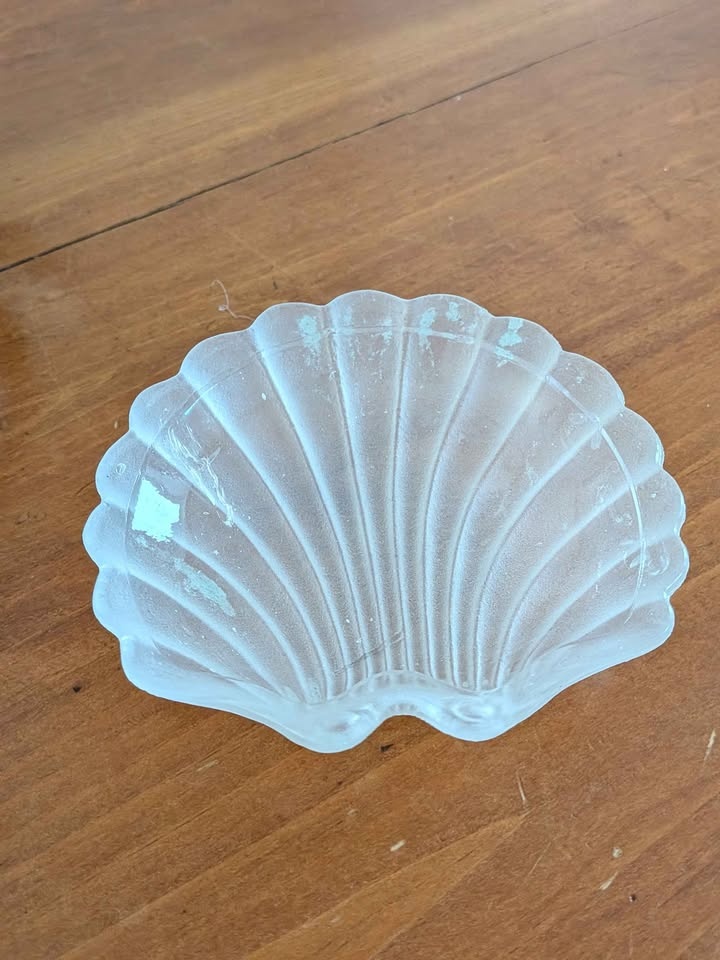Vintage Clamshell Ashtray - photo 2