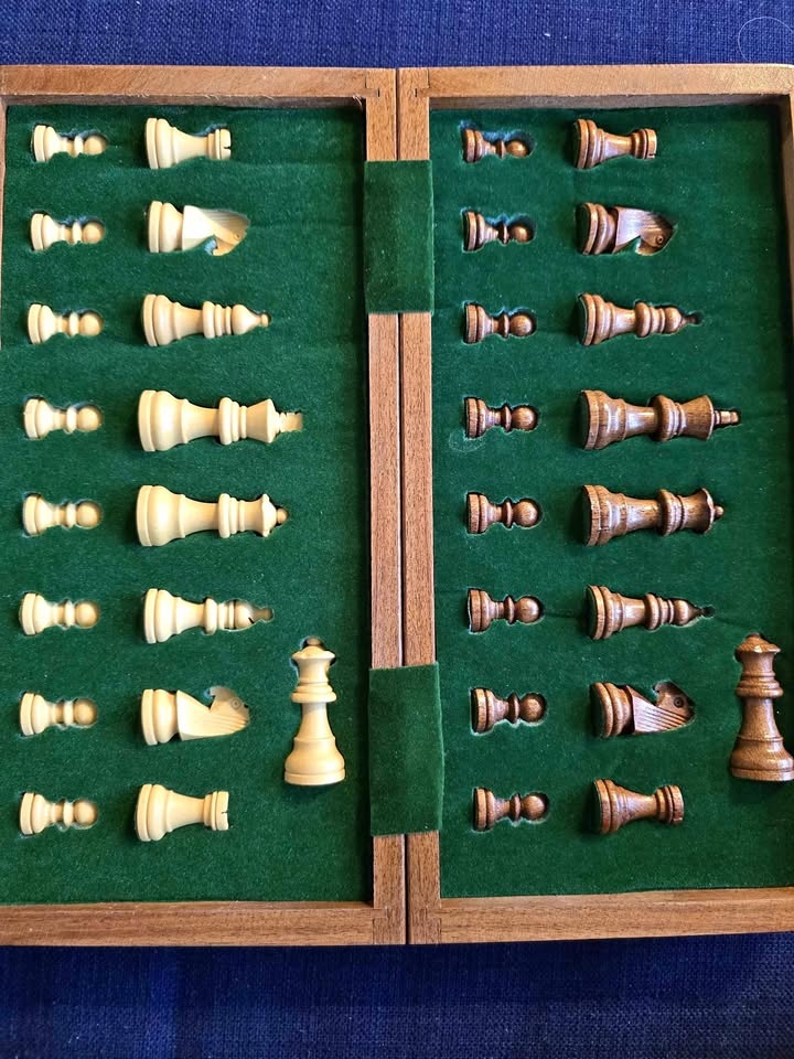 BCBESTCHESS Wooden Magnetic Folding Chess Set 12x12in
