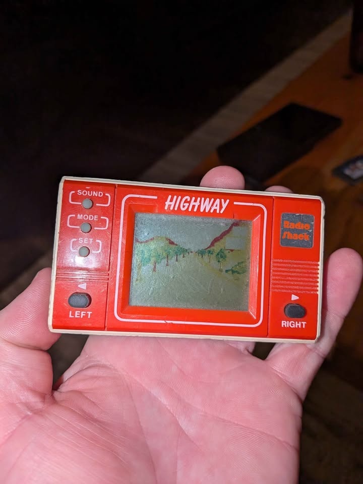 Vintage Radio Shack HIGHWAY LCD Mini Handheld Game - 80's - photo 2
