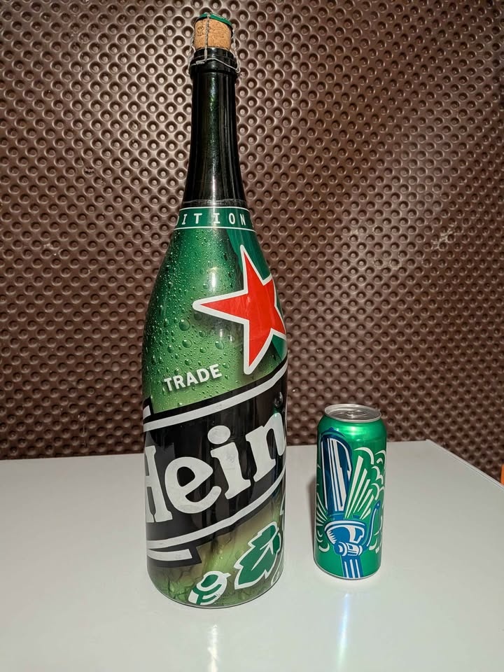 Heineken Oversized Beer Bottle - photo 3