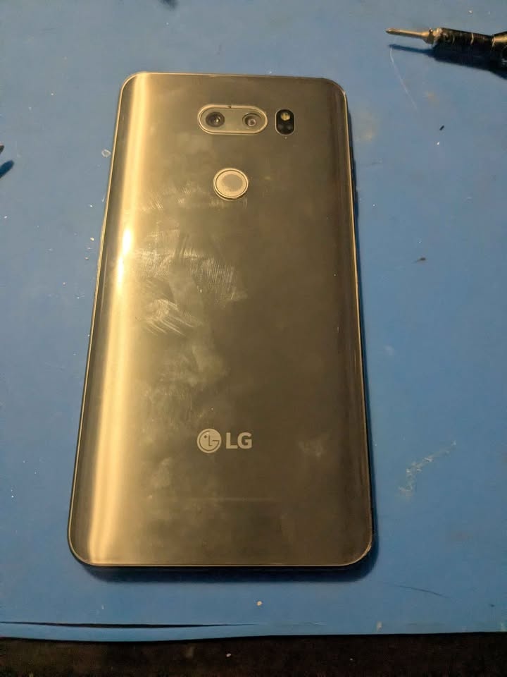 64gb Unlocked LG V30 - photo 2