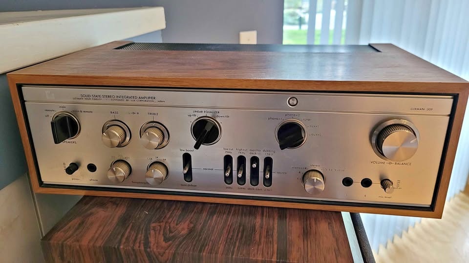 Vintage Hi-Fi Set – Luxman L-309 Amplifier + Marantz Speakers