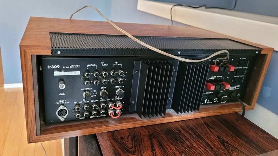 Vintage Hi-Fi Set – Luxman L-309 Amplifier + Marantz Speakers - photo 3